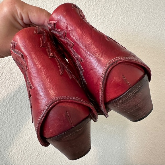 HTC Hollywood Trading Company Folded Cowboy Ankle Boots in Burgundy Sz 37 / 7 US - Picture 9 of 15